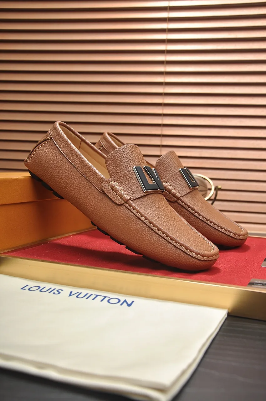 Men's men's shoes 💰420💶 [LV Doudou shoes] (water-dyed cowhide lining) new model is on the market, available on the official website. The new Doudou shoes are processed into single-color materials, and the uppers are made of imported horsehide leather. The body of the shoe is fully hemmed with mark thread, and is lined with imported original cowhide leather. The elegant shoe shape is super suitable for all-matching, and the size is 38-44.